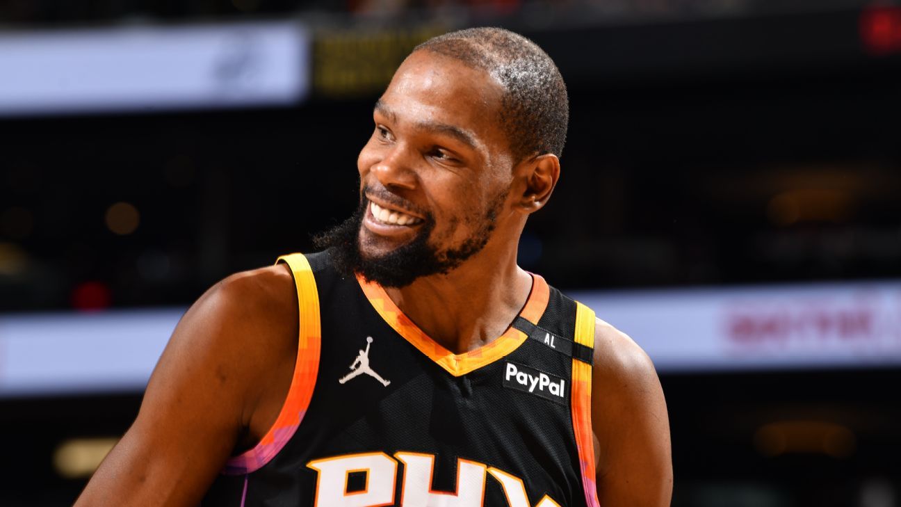 皇马2223赛季客场紫色球衣展现独特魅力与风格解析